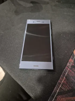 Sony Xperia XZ1 con protezioni