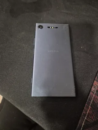 Sony Xperia XZ1 con protezioni