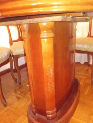 Mesa de comedor redonda extensible de madera