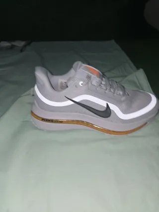 Deportivo Nike Gris Talla 42