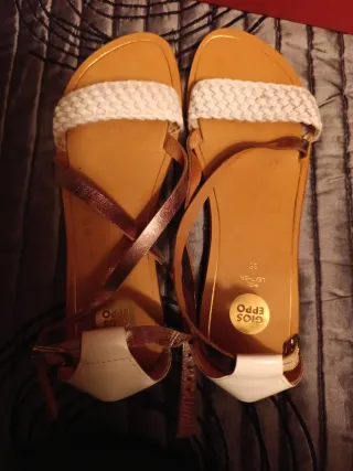 Sandalias GIOS EPPO niña blancas y doradas T36