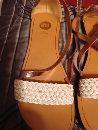 Sandalias GIOS EPPO niña blancas y doradas T36