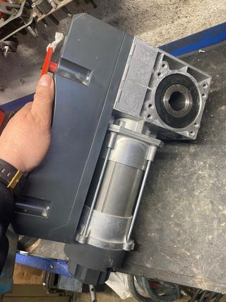 Motor puerta garaje SOMMER