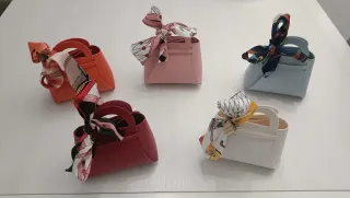 Bolsos para detalles con pañuelo. (Sin marca)