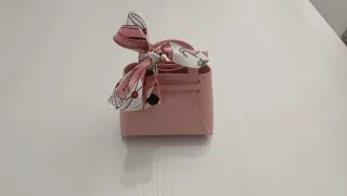 Bolsos para detalles con pañuelo. (Sin marca)