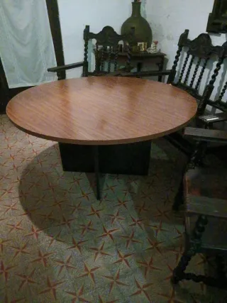 Mesa de camilla redonda