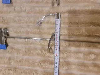 4 Perchas Metálicas con Pinzas