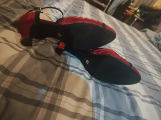 Zapatos de baile rojos y negros