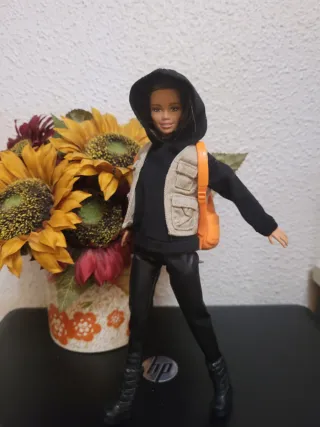 Muñeca Barbie con prótesis de pierna