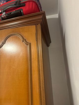 Guardaroba in legno marrone con 6 ante