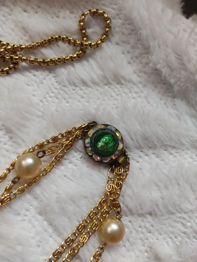 Conjunto de colares antigos com pedras