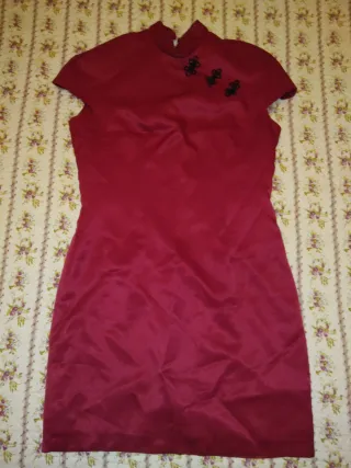 Vestido oriental rojo para mujer.