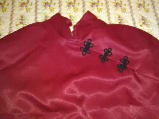 Vestido oriental rojo para mujer.