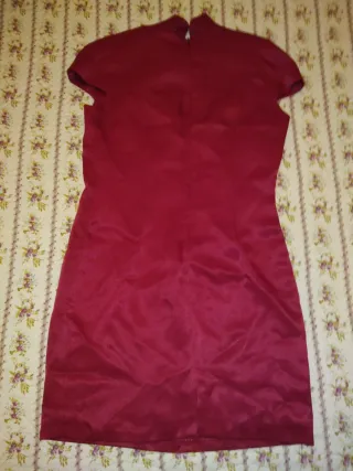 Vestido oriental rojo para mujer.