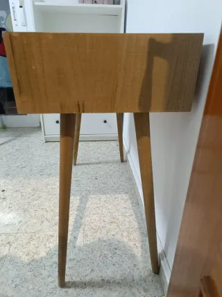 Aparador de madera con 2 cajones