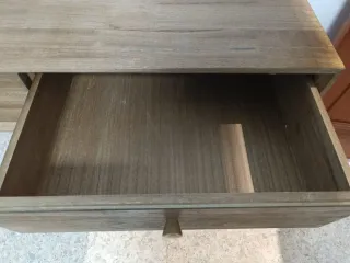 Aparador de madera con 2 cajones