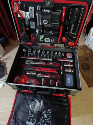 Valigetta attrezzi KWB rossa e argento