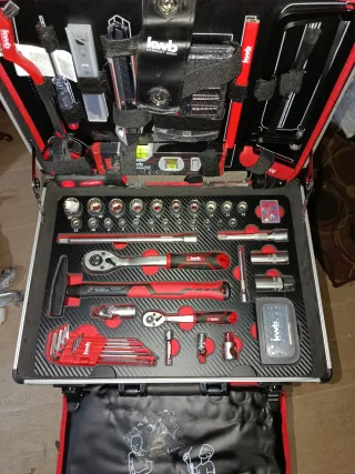 Valigetta attrezzi KWB rossa e argento