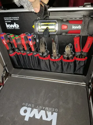 Valigetta attrezzi KWB rossa e argento