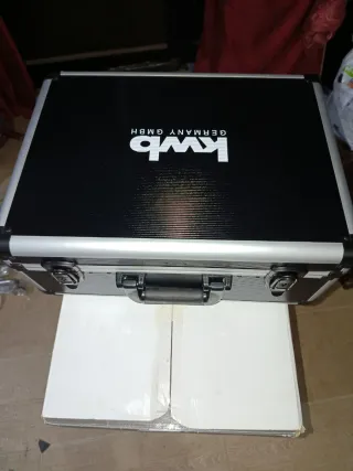 Valigetta attrezzi KWB rossa e argento