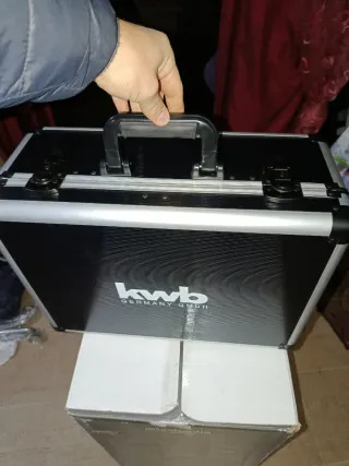 Valigetta attrezzi KWB rossa e argento