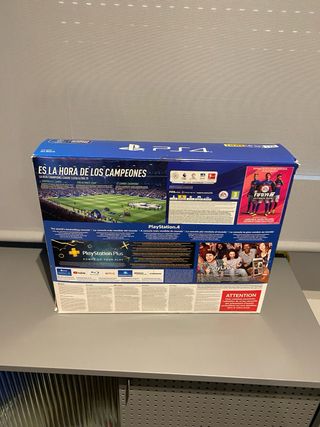 PS4 (PlayStation 4) + 5 Juegos