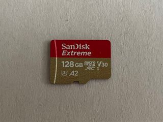 Nintendo Switch + Mario Kart 8 Deluxe + extras