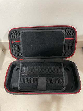 Nintendo Switch + Mario Kart 8 Deluxe + extras