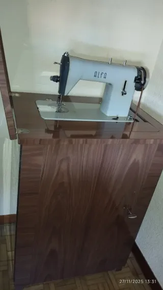 Máquina de coser Alfa