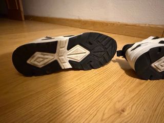 Zapatillas Guess Talla 45 Negras y Blancas