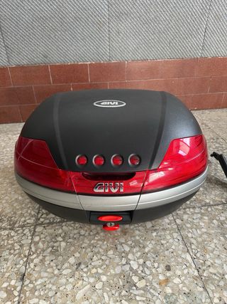 Baúl Givi y Soporte Kawasaki Z750