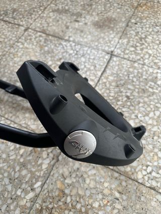 Baúl Givi y Soporte Kawasaki Z750