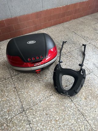 Baúl Givi y Soporte Kawasaki Z750