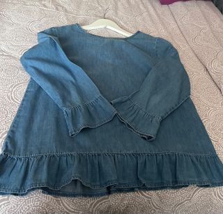 Camisa vaquera con volantes