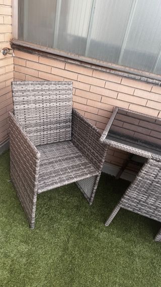 Mesa y 2 sillas exterior ratán