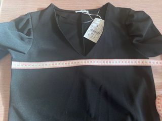 Vestido negro talla S/M y regalo foulard dorado