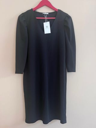 Vestido negro talla S/M y regalo foulard dorado