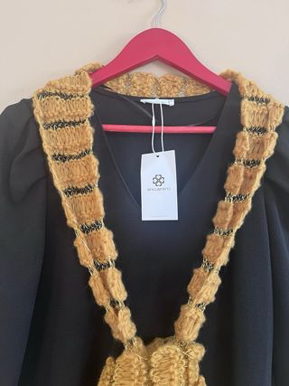 Vestido negro talla S/M y regalo foulard dorado