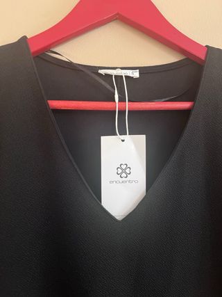 Vestido negro talla S/M y regalo foulard dorado