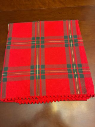 Mantel cuadros Navidad artesanal SIN ESTRENAR.