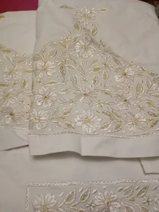 Juego de cama lino misto bordado oro y blanco