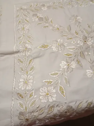 Juego de cama lino misto bordado oro y blanco
