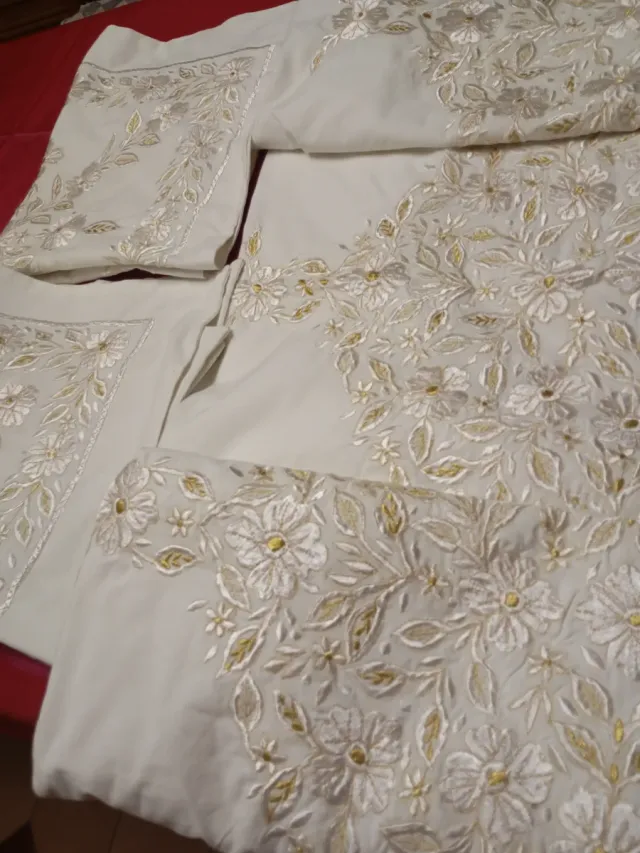 Juego de cama lino misto bordado oro y blanco