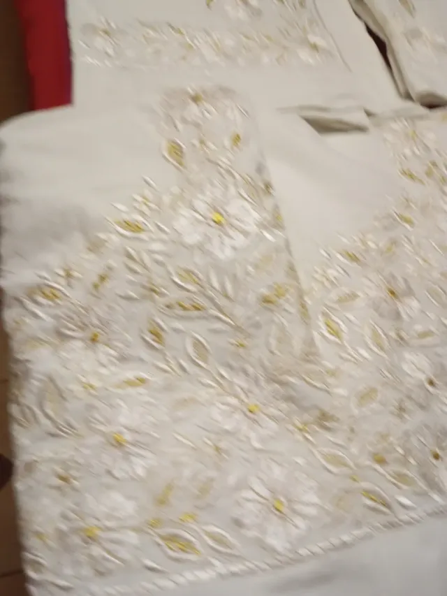 Juego de cama lino misto bordado oro y blanco