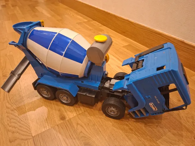 Camion Betoniera Bruder