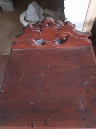 Mesita de noche antigua de madera
