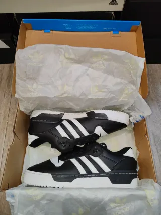 Adidas Rivaley Low Talla 44 sin estrenar