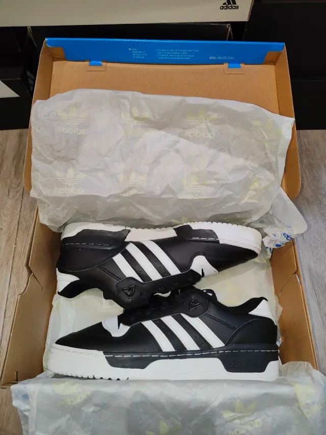 Adidas Rivaley Low Talla 44 sin estrenar