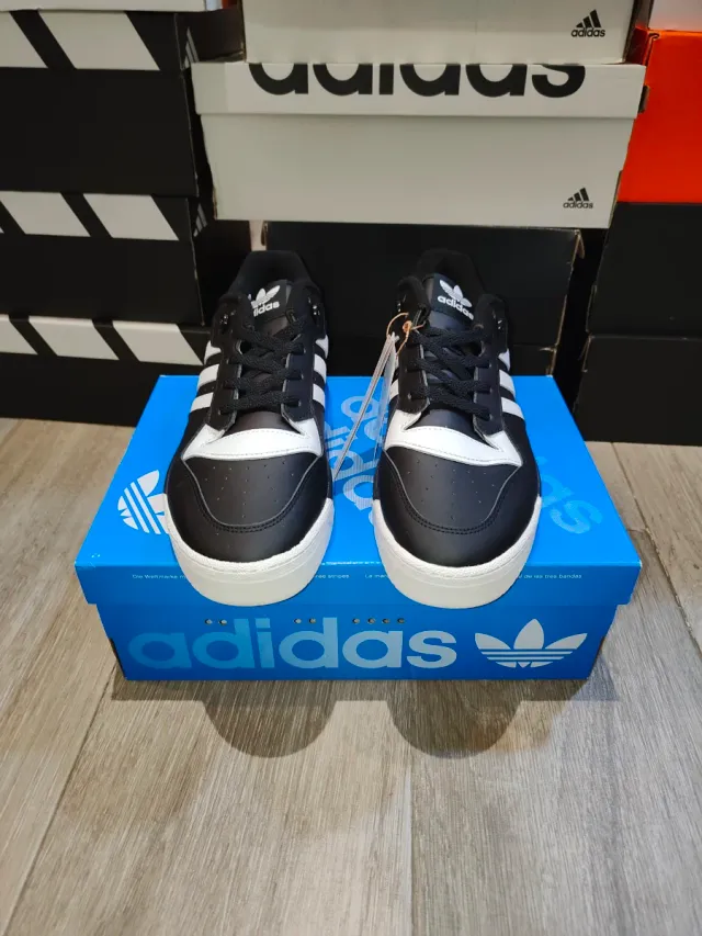 Adidas Rivaley Low Talla 44 sin estrenar