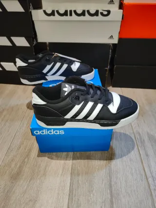 Adidas Rivaley Low Talla 44 sin estrenar